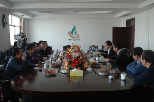 瓜州縣、金塔縣領(lǐng)導(dǎo)來公司慰問