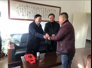 敦煌種業(yè)領導看望慰問公司老干部、老黨員及困難黨員職工