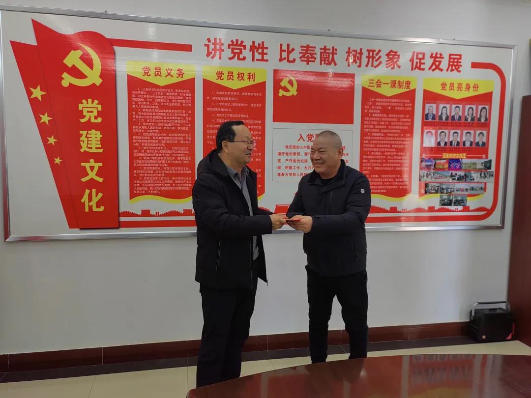 敦煌種業(yè)領導看望慰問公司老干部、老黨員及困難黨員職工