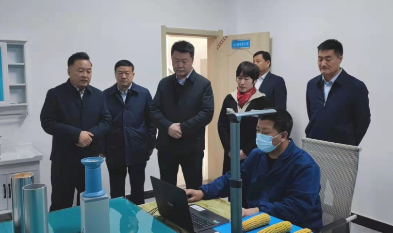 酒泉市政府黨組成員、副市長哈里別克來敦煌種業(yè)調(diào)研指導(dǎo)工作